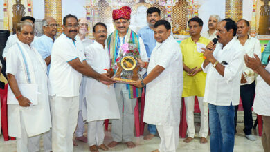 Photo of कुम्भकारी कौशल को प्रोत्साहित कर रहे डॉ. राजेश्वर सिंह, 12 कुम्भकारों को उपलब्ध कराई इलेक्ट्रिक चाक मशीन