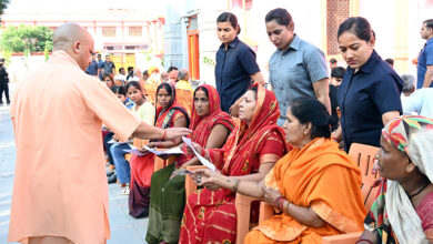 Photo of संवेदनशीलता और शीघ्रता से करें जन समस्याओं का निस्तारण : सीएम योगी