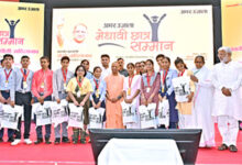 Photo of सीएम के हाथों सम्मानित होकर खिल उठे चेहरे, स्टूडेंट्स बोलेः थैंक-यू योगी जी