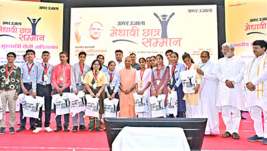 Photo of सीएम के हाथों सम्मानित होकर खिल उठे चेहरे, स्टूडेंट्स बोलेः थैंक-यू योगी जी