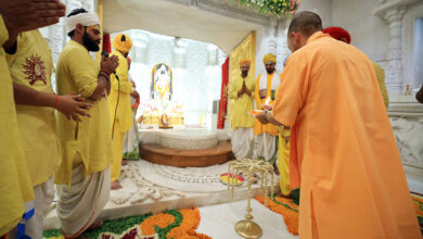 Photo of सीएम योगी आदित्यनाथ ने जन्मदिन पर भगवान श्रीराम के दरबार में लगाई हाजिरी