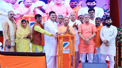 Photo of कभी अयोध्या आने वाले श्रद्धालुओं पर गोलियां चलती थीं, आज पुष्पवर्षा होती है : योगी आदित्यनाथ