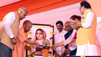 Photo of राष्ट्रनायकों और नायिकाओं से प्रेरणा लेने वालों की राह में कोई भी ताकत बाधा नहीं बन सकती : योगी आदित्यनाथ