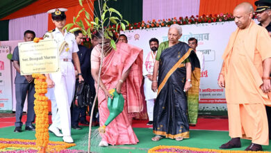 Photo of एमजीयूजी परिसर में राष्ट्रपति ने रोपा रुद्राक्ष का पौधा