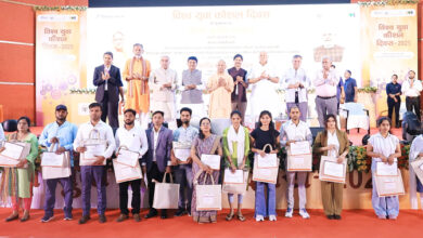 Photo of विश्व युवा कौशल दिवस के अवसर पर यूपी में 20,997 युवाओं को मिले जॉब ऑफर लेटर