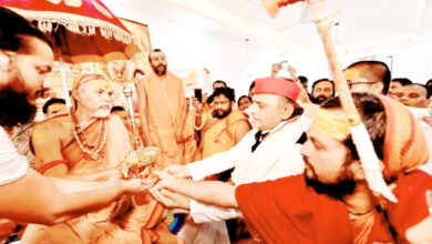 Photo of सपा प्रमुख ने शंकराचार्य से भेंट कर लिया आर्शीवाद