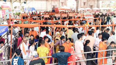 Photo of श्रावण के प्रथम दिन बाबा विश्वनाथ के दरबार में उमड़ा आस्था का सैलाब