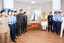 Photo of रक्षा मंत्री ने पहली बार त्रि-सेवा पूर्ण महिला समुद्री यात्रा अभियान को पूरा करने पर आईएएसवी त्रिवेनी के चालक दल को सम्मानित किया