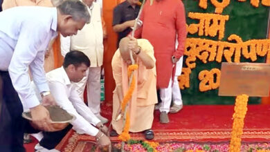 Photo of पौधरोपण महाभियान धरती माता के प्रति कृतज्ञता ज्ञापित करने का महायज्ञ: सीएम योगी