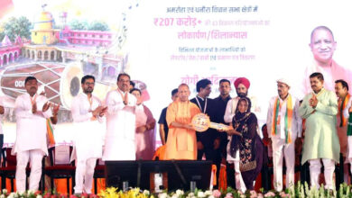 Photo of सपनों को मिले पंख: अमरोहा में सीएम योगी ने बांटी खुशियों की चाबी और स्वावलंबन के चेक