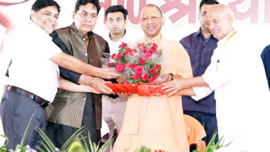 Photo of बेटी और व्यापारी की सुरक्षा से खिलवाड़ करने वालों की जगह है जेल या जहन्नुम में – सीएम योगी