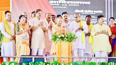 Photo of रामलीला में असलहा लहराकर दंगा करने वाले को मिट्टी में ही दफन होना पड़ेगा: सीएम योगी