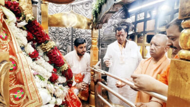 Photo of मुख्यमंत्री योगी ने मां विंध्यवासिनी के दरबार में की पूजा-अर्चना