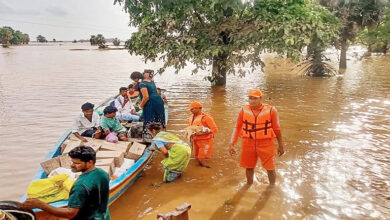 Photo of प्रदेश में बाढ़ राहत सामग्री वितरण अभियान तेज, प्रभावित परिवारों तक पहुंच रहीं जरूरी वस्तुएं