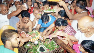Photo of सावन के पहले सोमवार पर शिवमय हुई रामनगरी, सरयू से शिवालयों तक उमड़ा आस्था का सैलाब